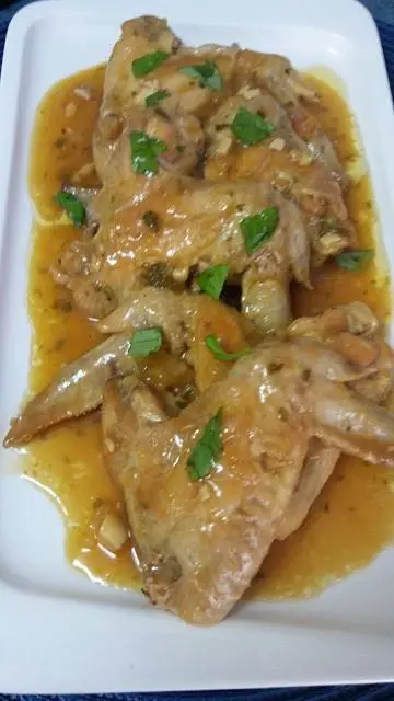 Alitas al vino blanco