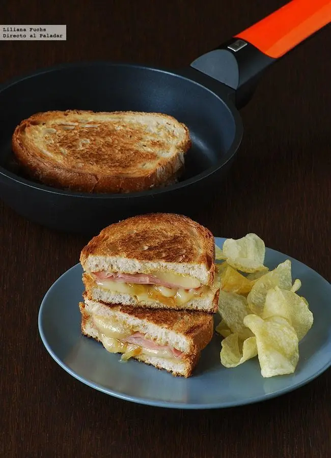 SANDWICH DE MORTADELA Y QUESO FUNDIDO